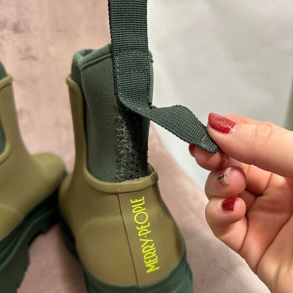 Merry People Tully Ankle Rain Boots 36 US 5 Khaki Green Pull On FLAW - Picture 4 of 9